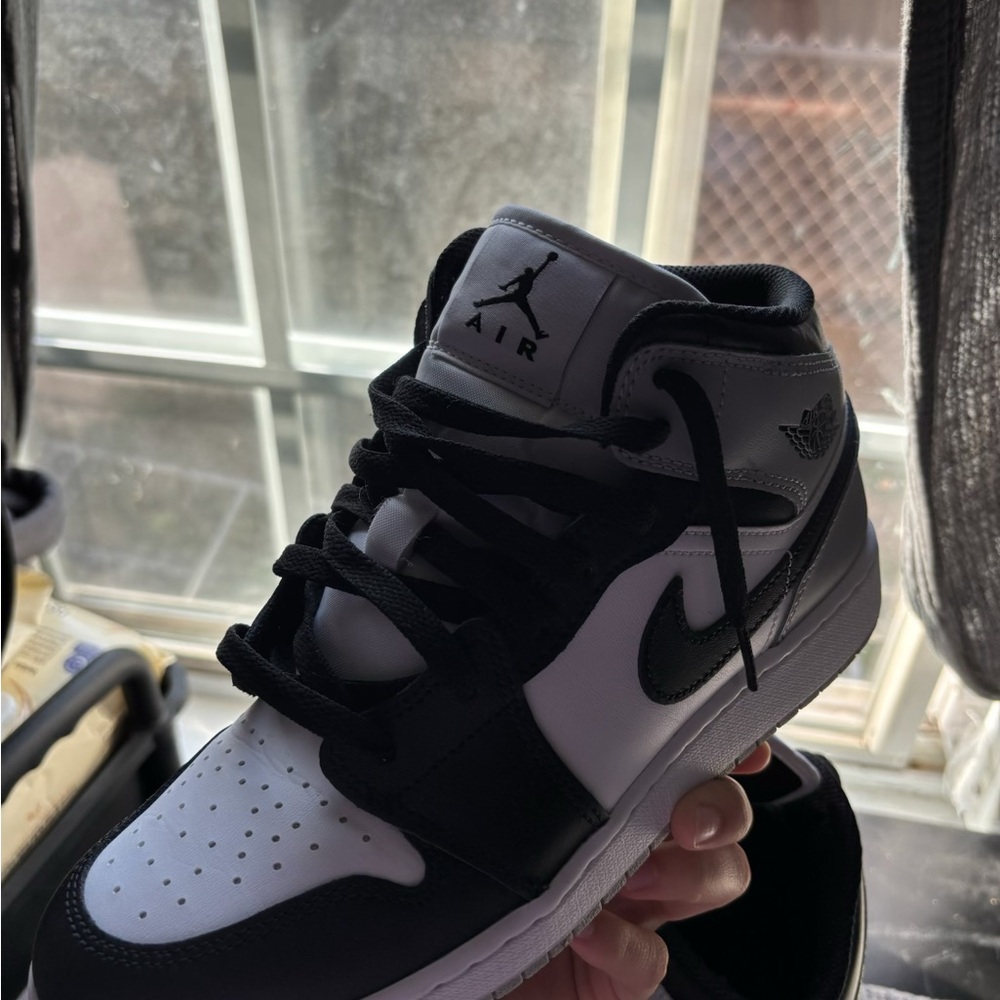 Youth Black and White Sneaker Jordan 1s